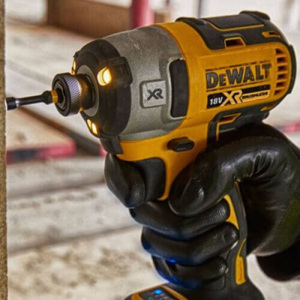 Картинка - Шуруповерт аккумуляторный ударный DeWALT DCF888P2B