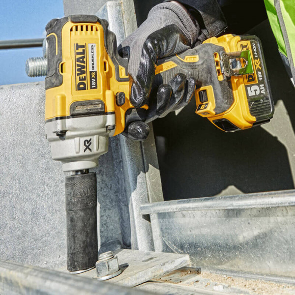 Картинка - Гайковерт ударный аккумуляторный DeWALT DCF894P2