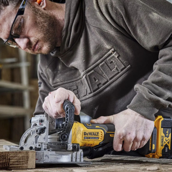 Фото - Фрезер ламельний DeWALT безщітковий DCW682NT