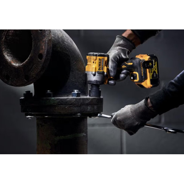 Картинка - Аккумуляторный ударный гайковерт DeWALT DCF921P2T