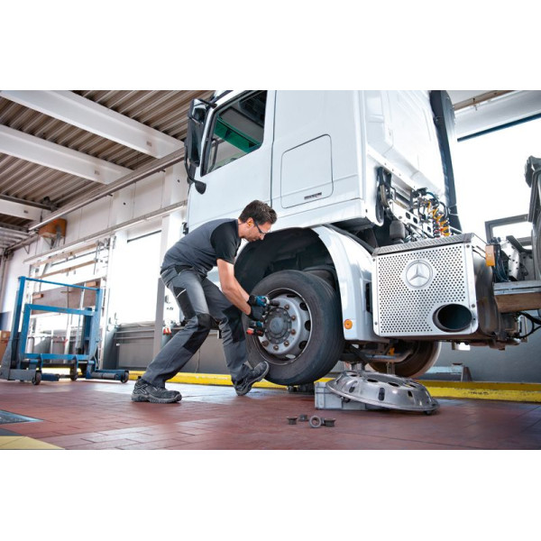 Картинка - Аккумуляторный ударный гайковерт Bosch GDS 18V-1050 H 2х18 В 5 А/час