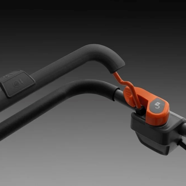 Фото - Газонокосарка акумуляторна Husqvarna LC 137I KIT