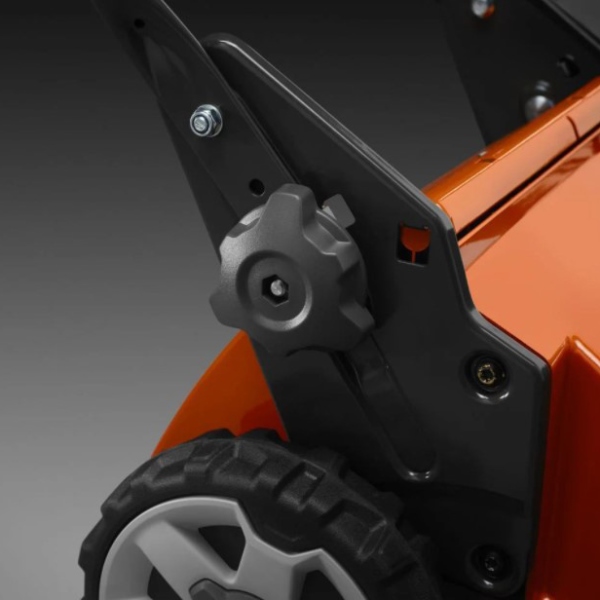 Фото - Акумуляторна газонокосарка Husqvarna LC 247iX