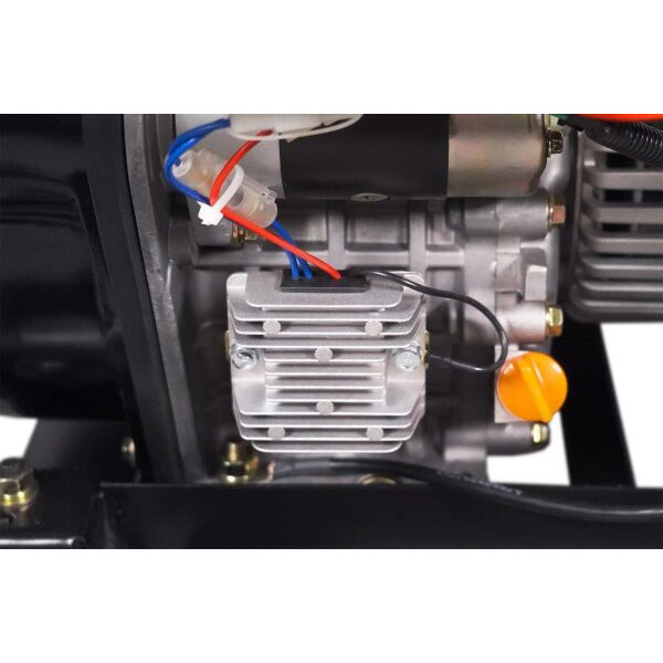 Фото - Дизельний генератор QUBE QED7500XE