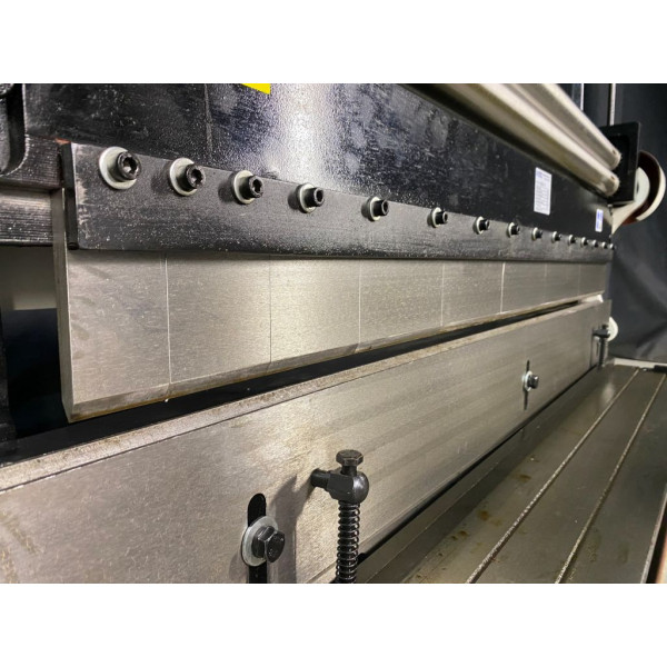 Картинка - Комбинированный станок для листового металла MAST METALLTECHNIK M-EF-1320x1.5