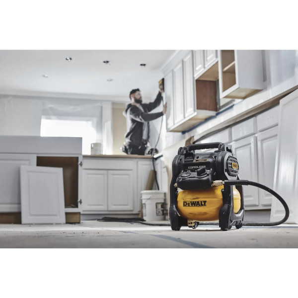 Фото - Компресор повітряний акумуляторний DeWALT DCC1018N