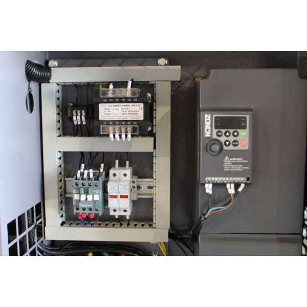 Картинка - Винтовой компрессор с инвертором CORMAK THEOR 30 -10