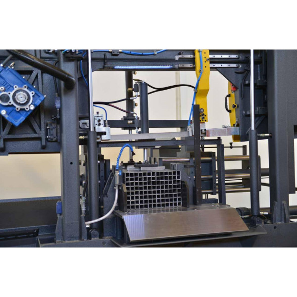 Фото - Автоматична двоколонна стрічкова пилка по металу Beka-Mak BMSO-360CH NC