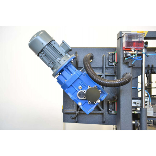 Фото - Автоматична двоколонна стрічкова пилка по металу Beka-Mak BMSO-360CH NC