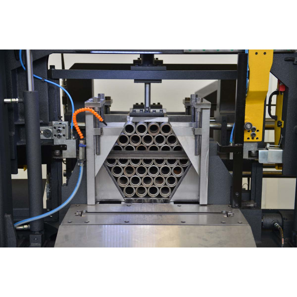 Фото - Автоматична двоколонна стрічкова пилка по металу Beka-Mak BMSO-360CH NC