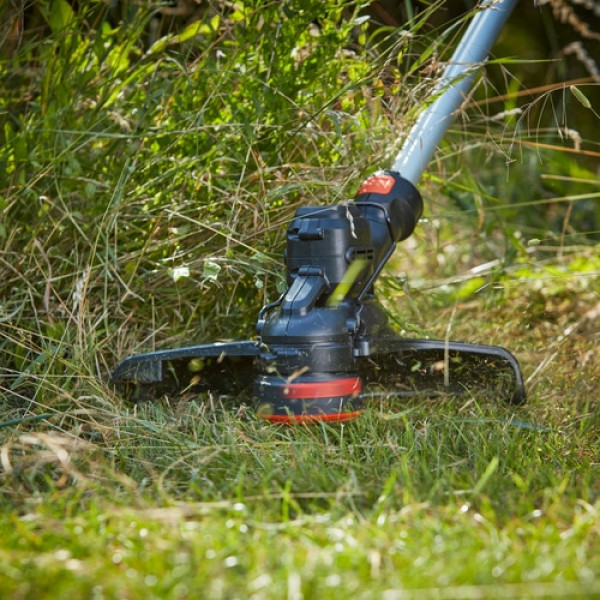 Фото - Тример акумуляторний BLACK+DECKER BCSTE636L1