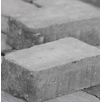 По тротуарной плитке