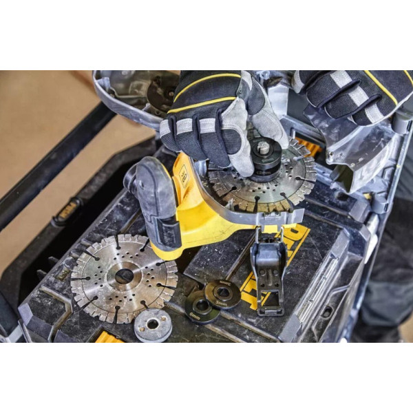 Картинка - Штроборез DeWALT DCG200NT