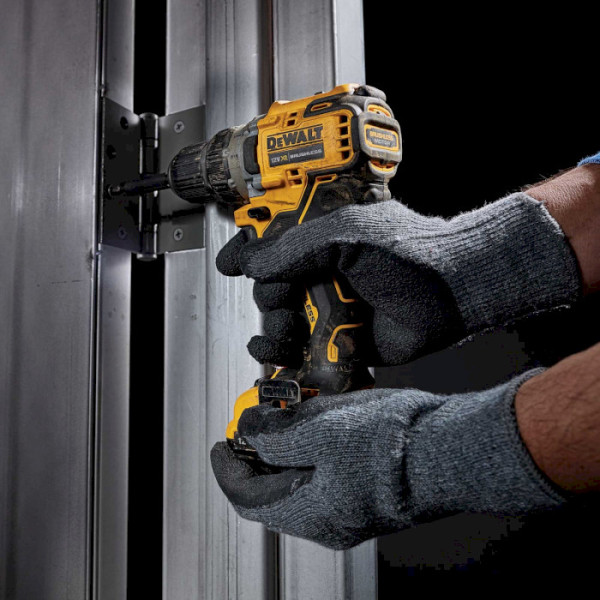 Картинка - Аккумуляторная дрель-шуруповерт DeWALT DCD701D2
