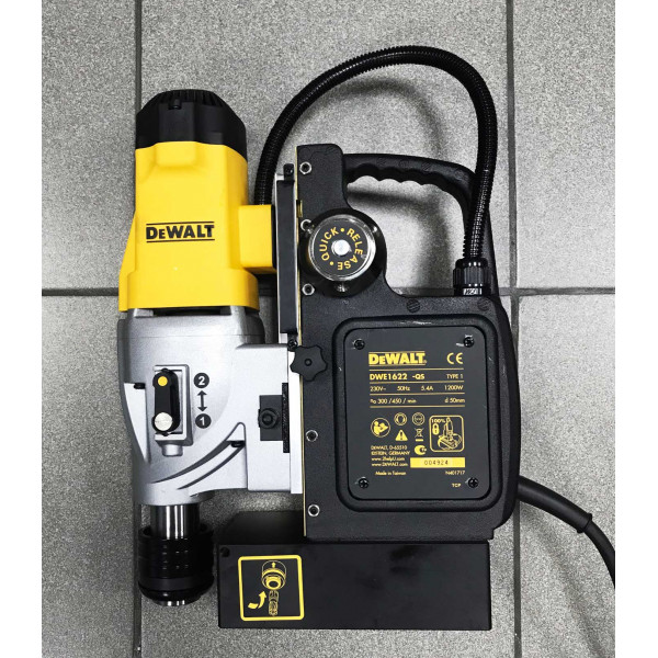 Картинка - Станок сверлильный магнитный DeWALT DWE1622K