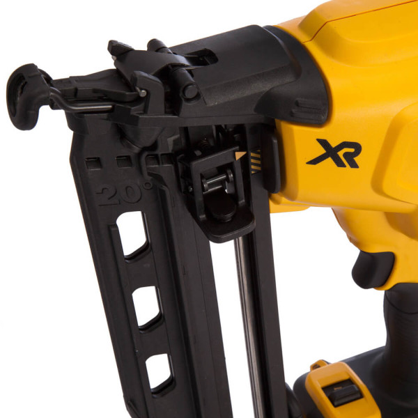 Фото - Акумуляторний цвяхозабивач DeWALT DCN662D2