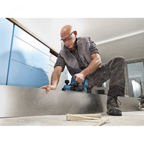 Фото - Рубанок акумуляторний Bosch GHO 18 V-LI Professional