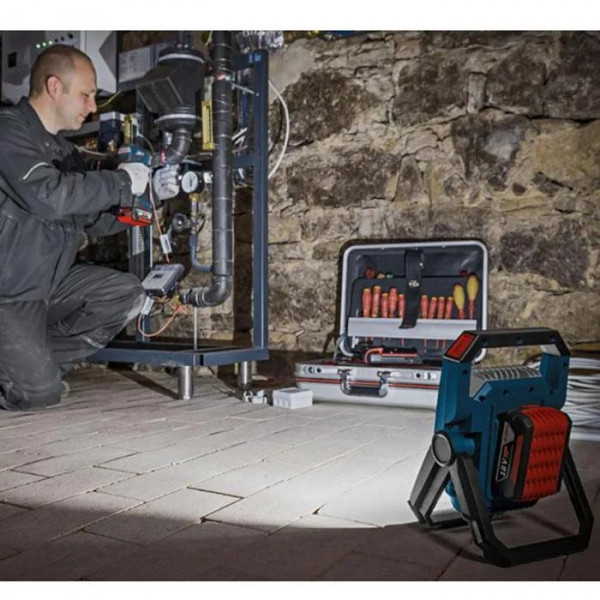 Картинка - Фонарь аккумуляторный Bosch GLI 18V-1900 Professional (0601446400)