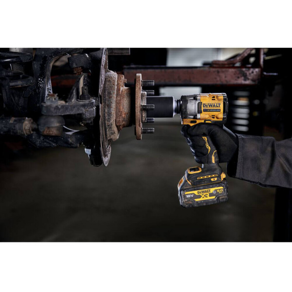 Картинка - Аккумуляторный ударный гайковерт DeWALT DCF923P2G