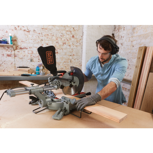 Картинка - Пила торцовочная сетевая BLACK+DECKER BES710