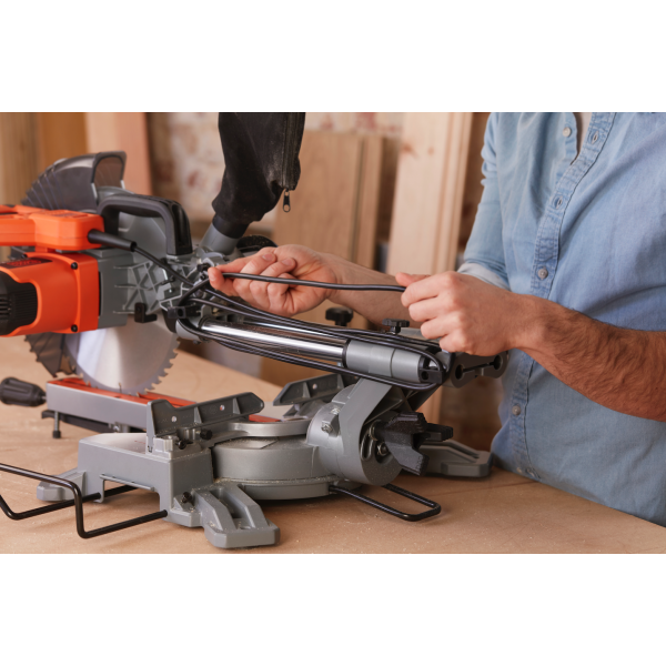 Картинка - Пила торцовочная сетевая BLACK+DECKER BES710