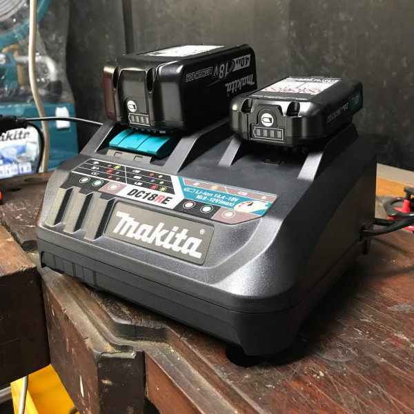 Фото - Зарядний пристрій Makita DC18RE