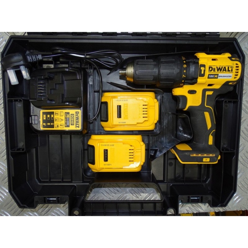 akkumulyatornaya_drel_shurupovert_dewalt_dcd778s2t_3-800x800