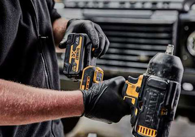 гайковерт DeWalt на аккумуляторе